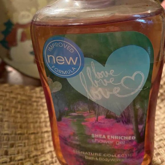 𝐵&𝐵 𝒲𝑜𝓇𝓀𝓈 𝒮𝒽𝑜𝓌𝑒𝓇 𝒢𝑒𝓁 - 𝐵𝓊𝓃𝒹𝓁𝑒 𝑜𝒻 𝟥 - Picture 3 of 5